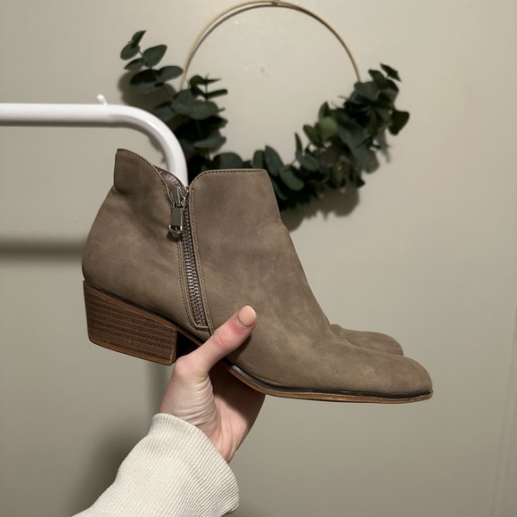 Crochet Women’s Taupe Booties with Zipper Details and Zipper Closure size 8 - Picture 2 of 5